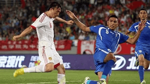 德甲周日023焦点！斯图加特主场迎战汉堡，欧战冲刺VS保级续命，谁能笑到最后？